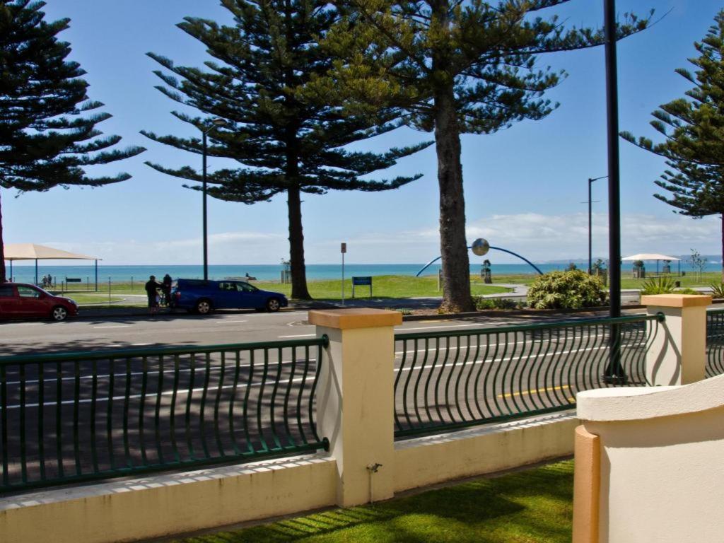 Beachfront Motel Napier Exteriör bild