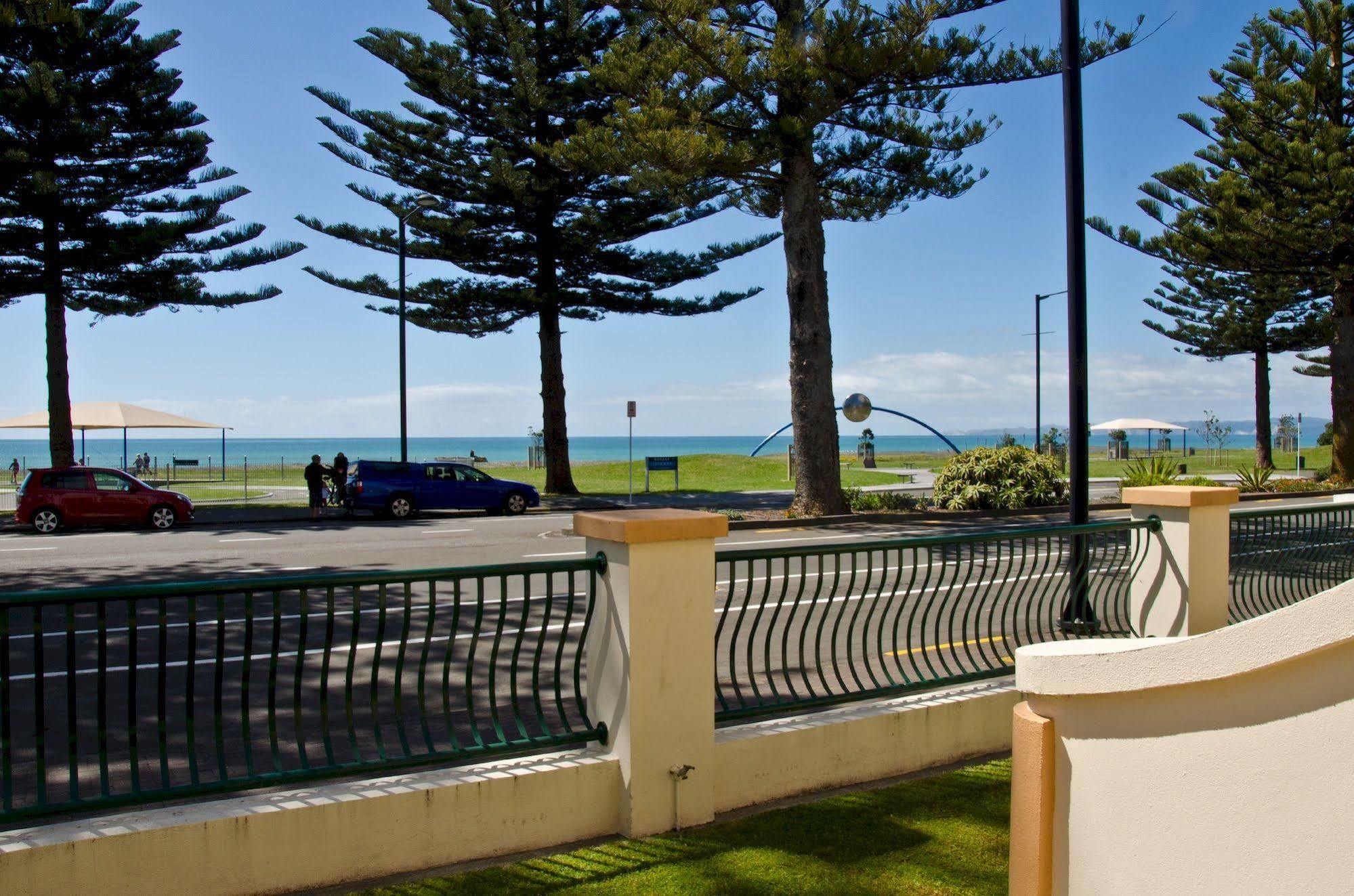 Beachfront Motel Napier Exteriör bild